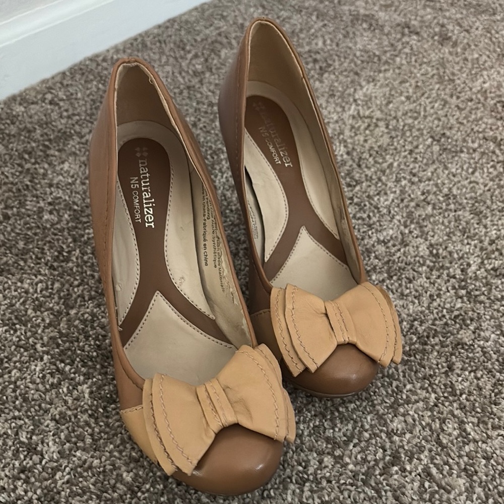 Naturalizer Women's Tan Bow Pumps
